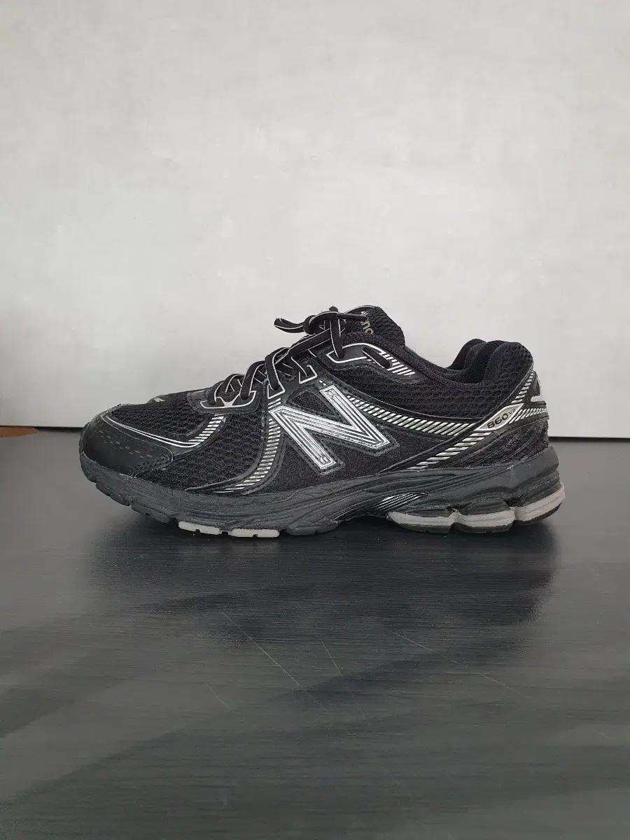 뉴발란스 860 v2 블랙 그레이 (265)