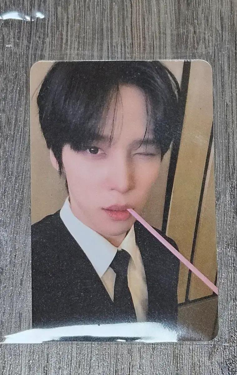 에이티즈 윤호 애플뮤직 카페 스트로우 포카 포토카드 yunho cafe