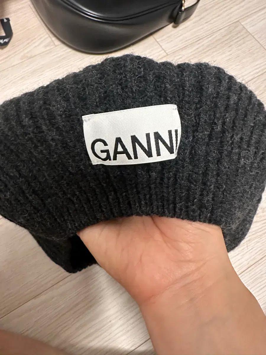 가니 GANNI 블랙 비니