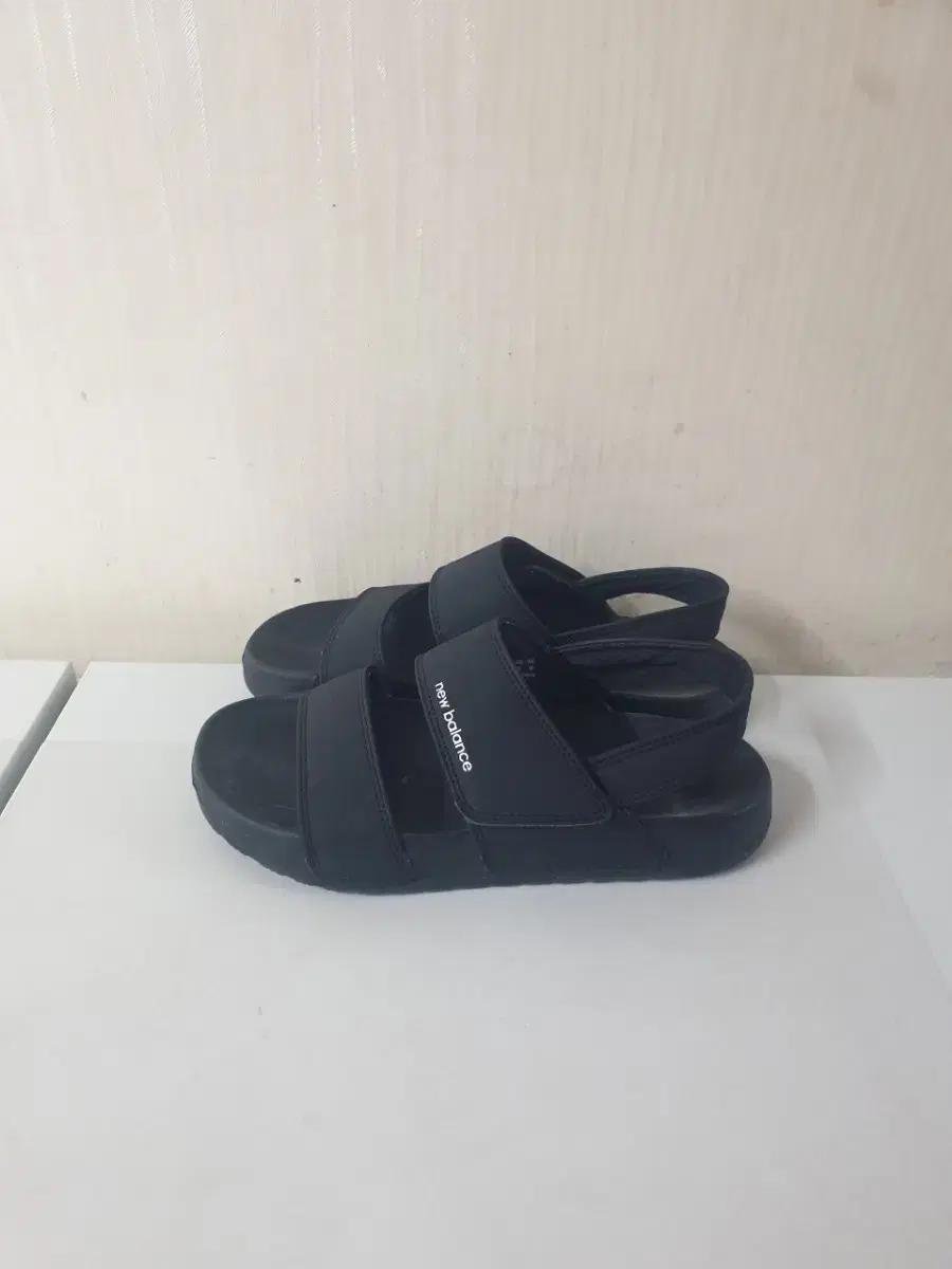 뉴발란스 샌들240