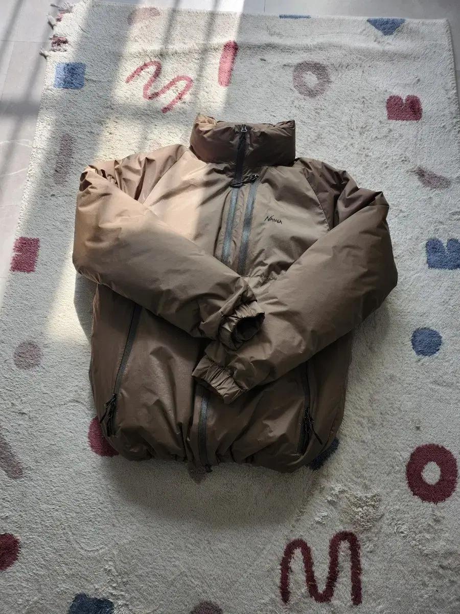 [M] NANGA 오로라 다운 재킷