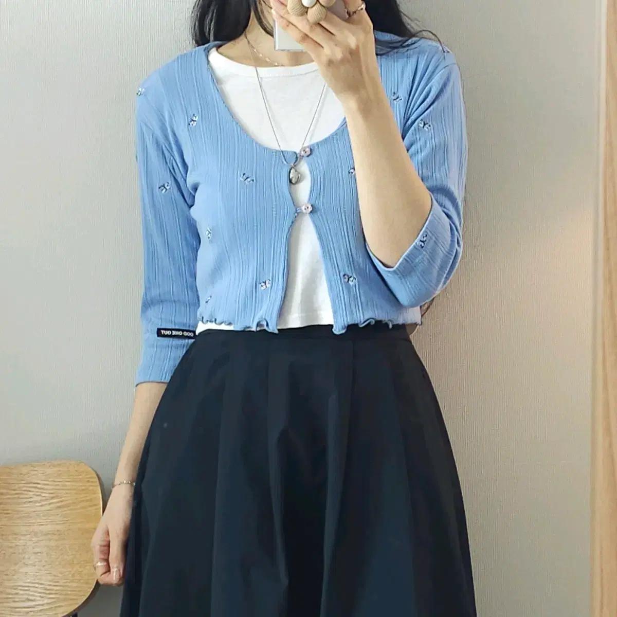 (F)오드원아웃 여성 가디건 7부 크롭 나비 자수 빈티지 M18W2335