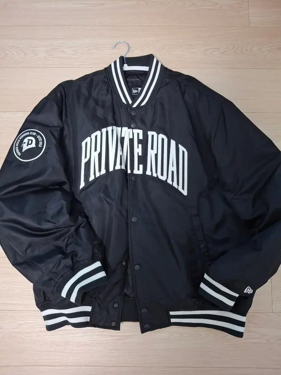 뉴에라 Private Road 블랙 스타디움 자켓