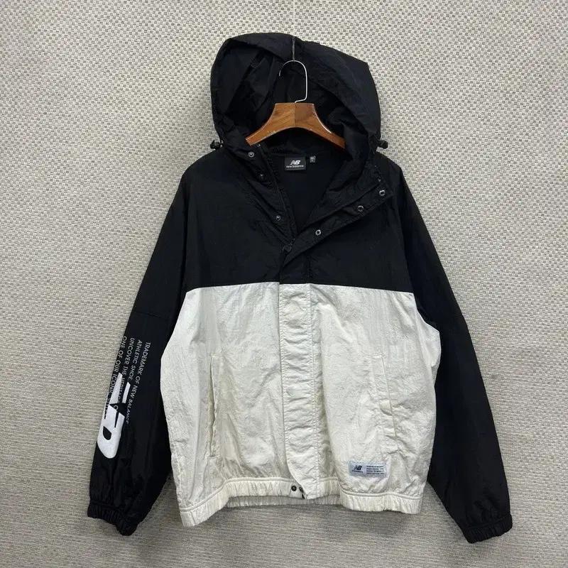 뉴발란스 캐주얼 배색 윈드브레이커 바람막이 L A06246