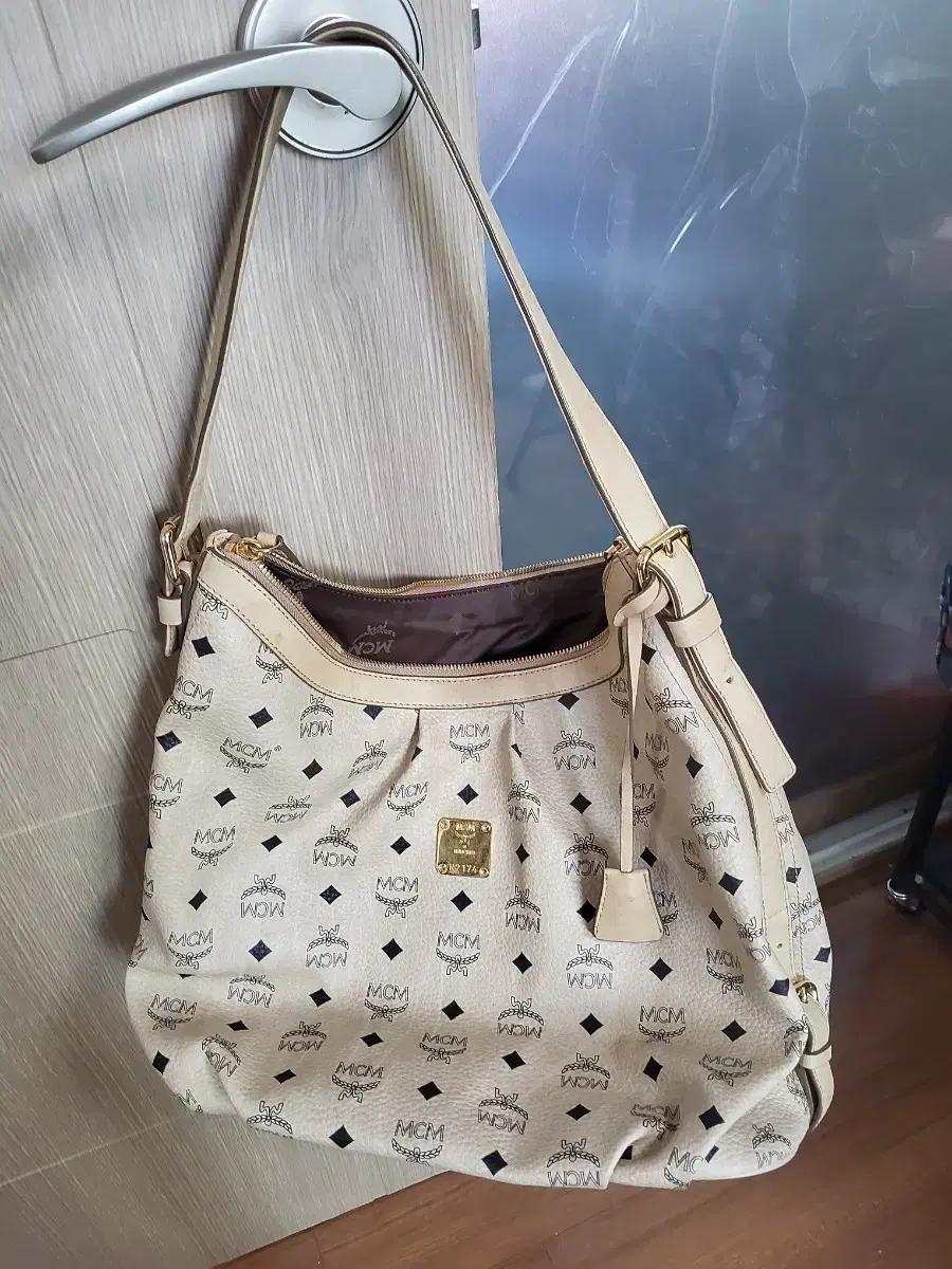 MCM 숄더백 아이보리 로고