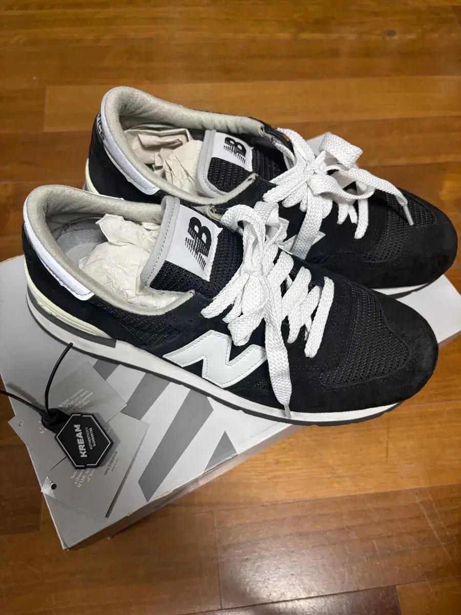 뉴발란스 990v1 블랙 255