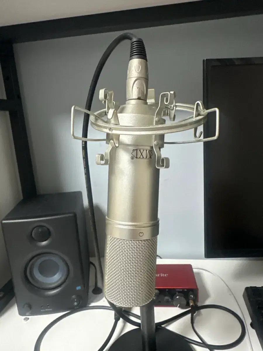 Mxl 2006 + 프리소너스 Eris E3.5 + 스칼렛 2i2 3세대