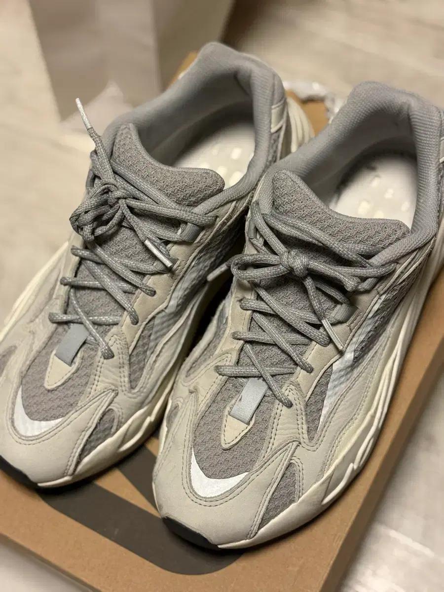 [285] 이지 Yeezy 700 스태틱