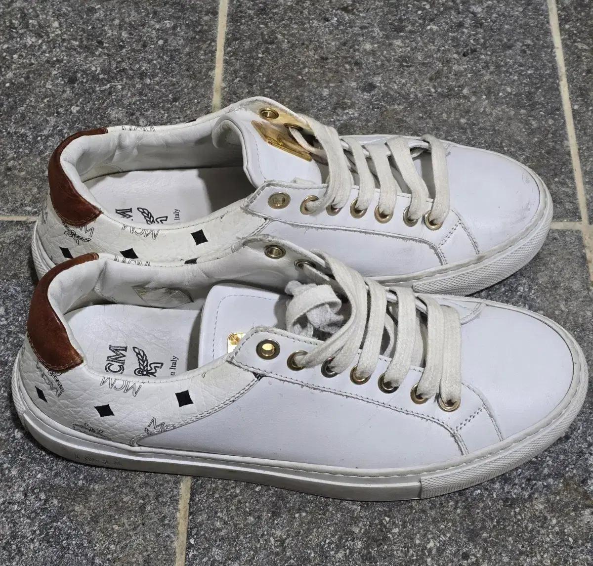 MCM 화이트 로고 프린트 스니커즈 37사이즈