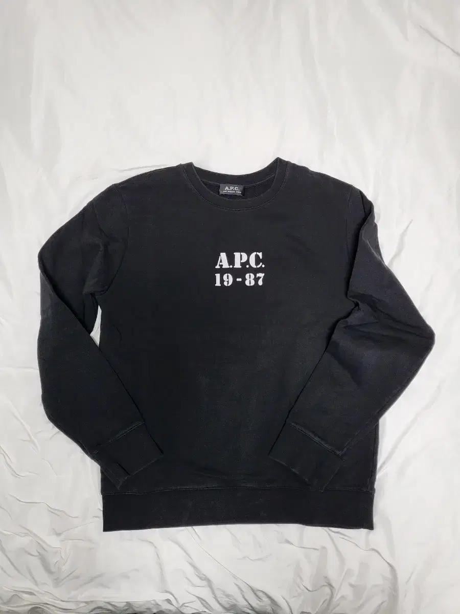 A.P.C. 블랙 맨투맨 티셔츠 M사이즈 판매합니다(아페쎄)