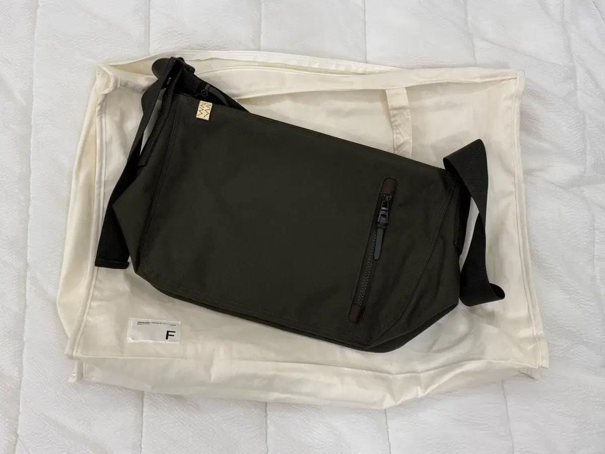 visvim 비즈빔 25ss / 찰리 숄더백 M 차콜