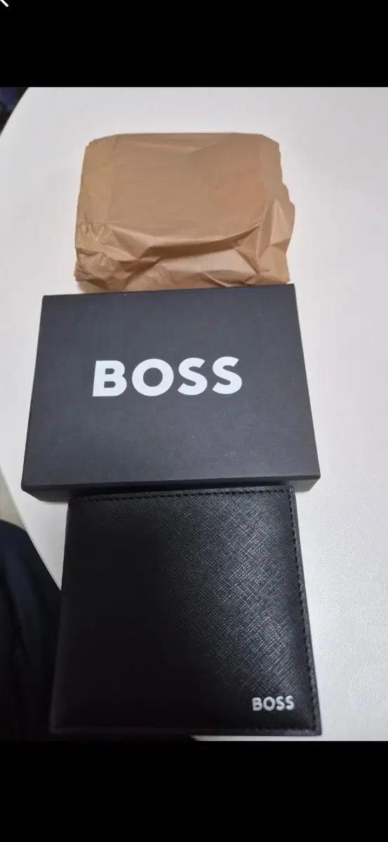 BOSS 보스 남성 사피아노 반지갑 새상품 판매합니다. 급쳐