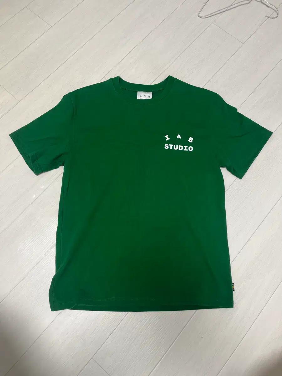 IAB STUDIO 그린 반팔 티셔츠
