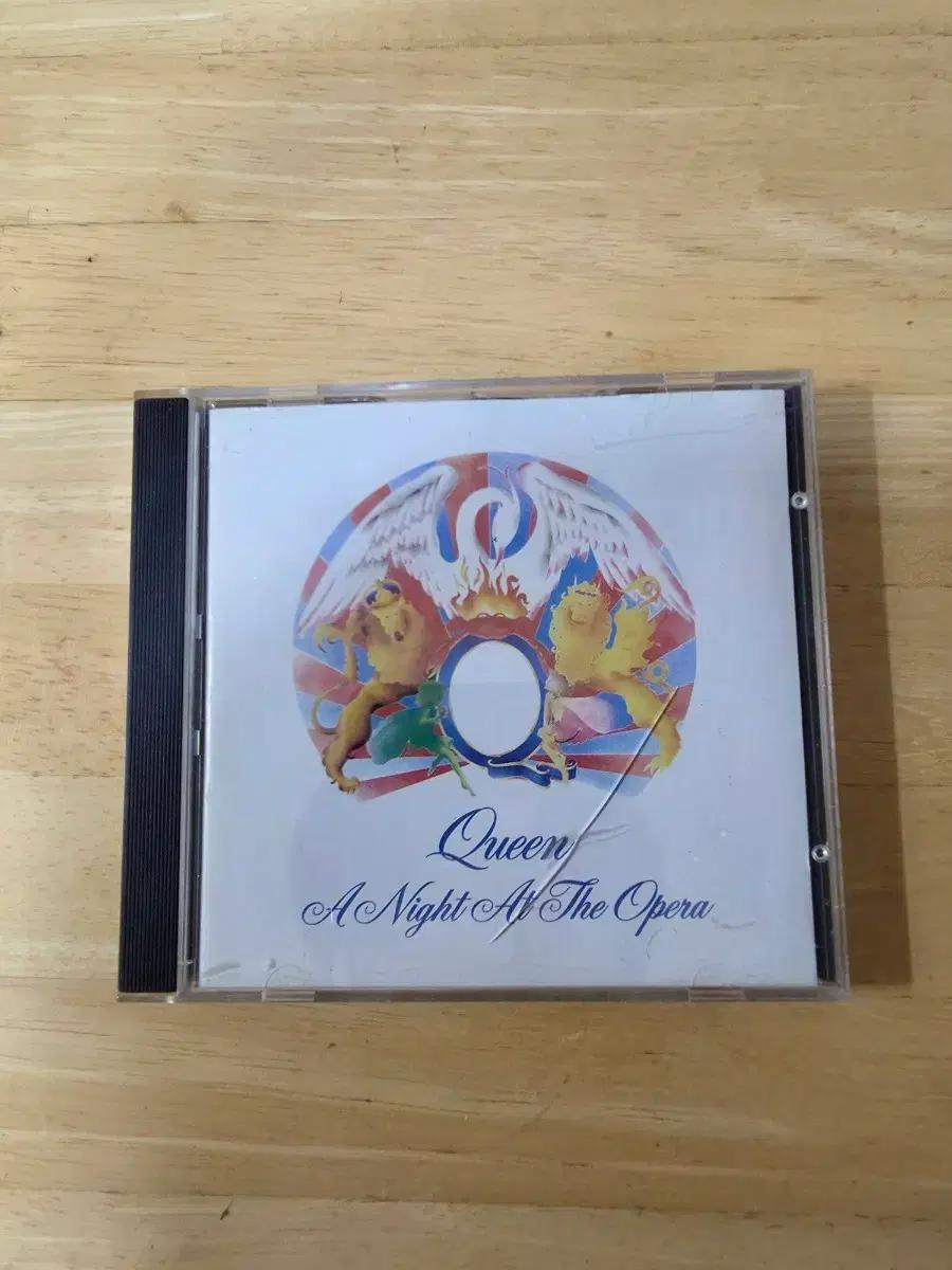 Queen A night at the opera CD 판매합니다.
