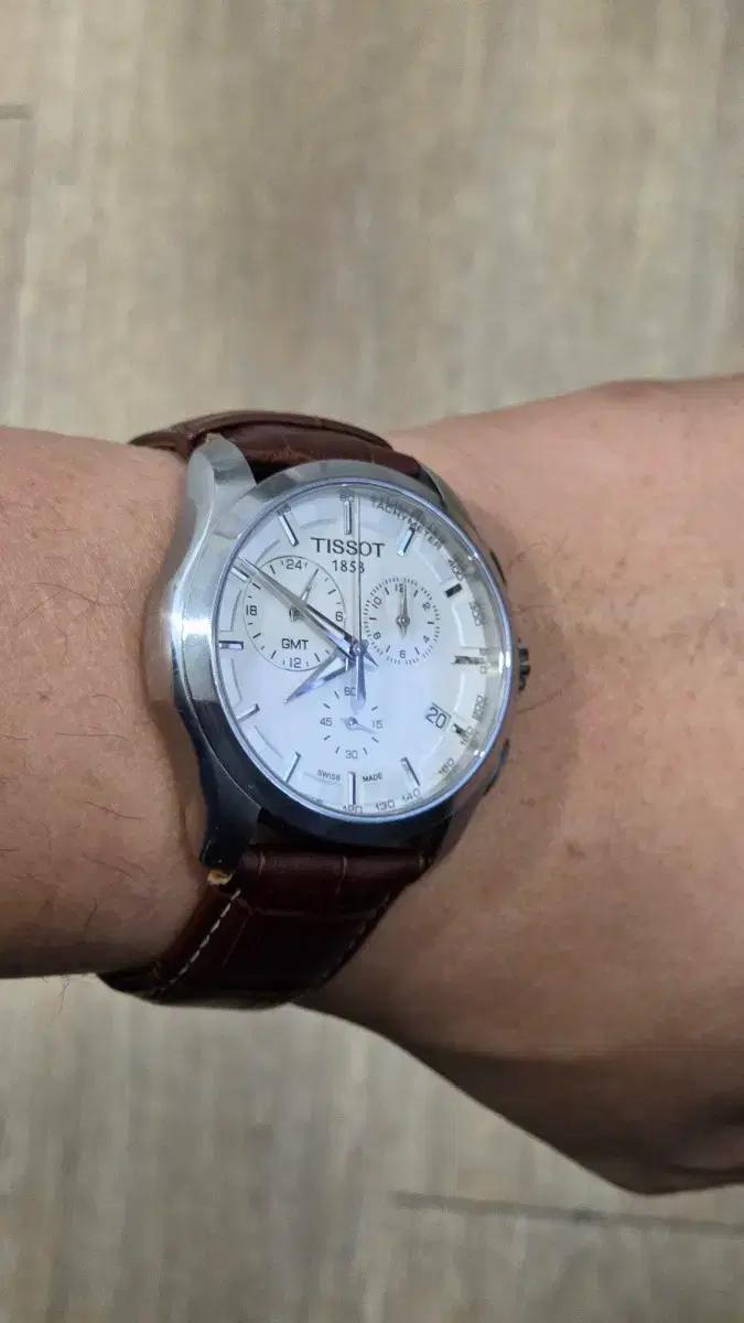 티쏘 꾸뜨리에 GMT 크로노 화이트 (메탈줄+가죽줄 포함)