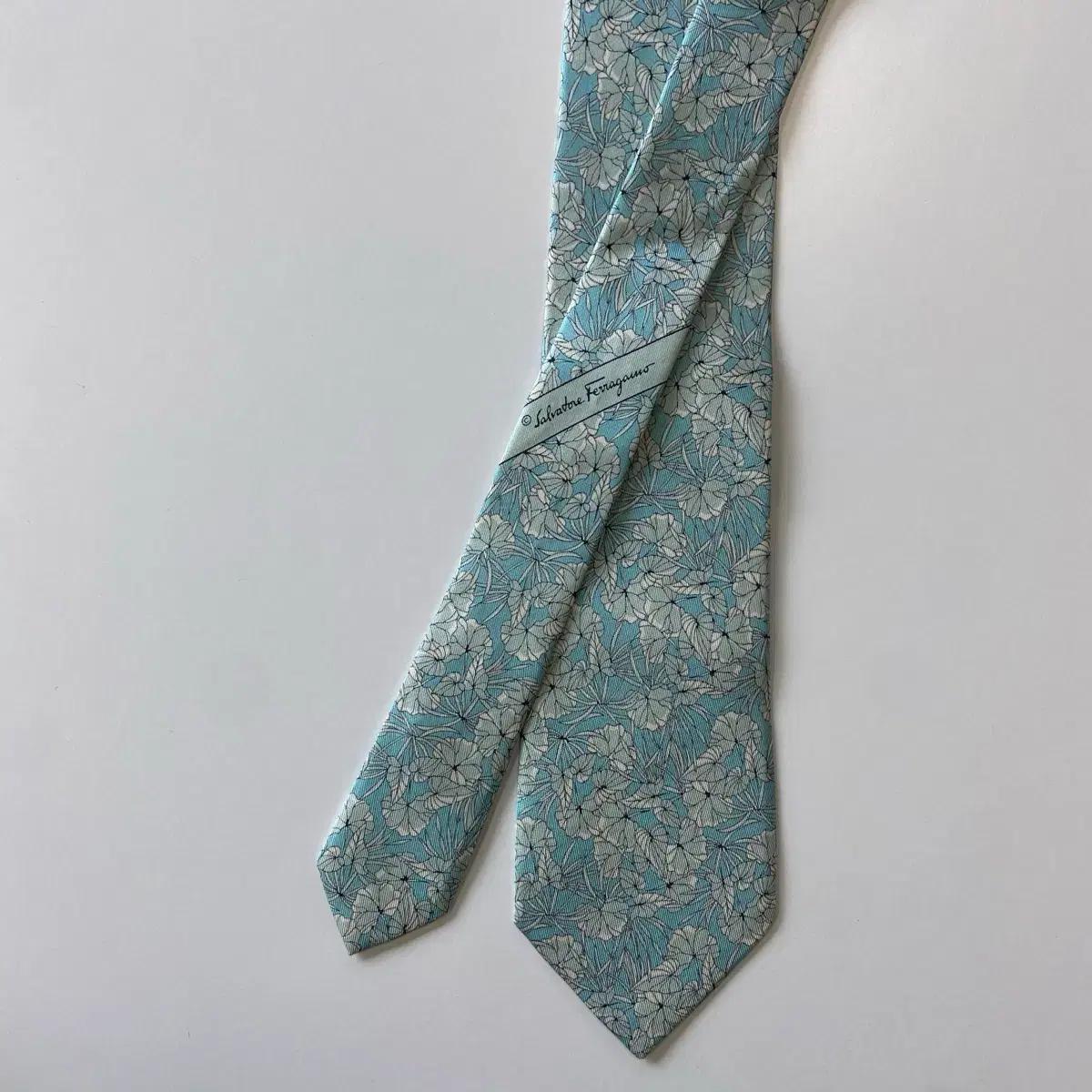 페레가모(Ferragamo) 명품 정품 넥타이 8.2cm