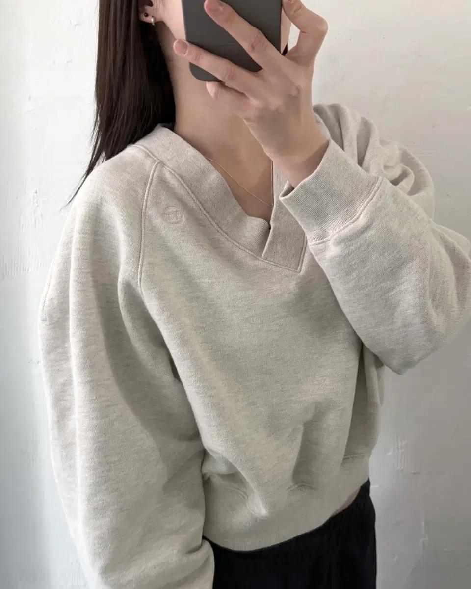 Recto 렉토 브이넥 크롭 맨투맨
