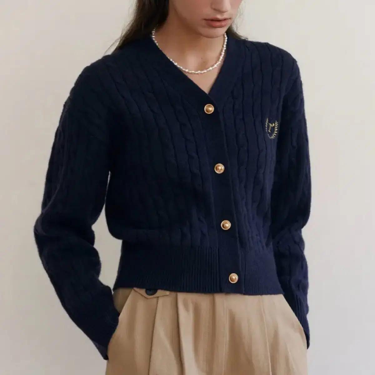 로라로라 가디건 V NECK CABLE CARDIGAN NAVY