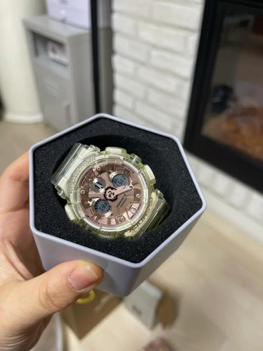카시오 지샥 투명 시계