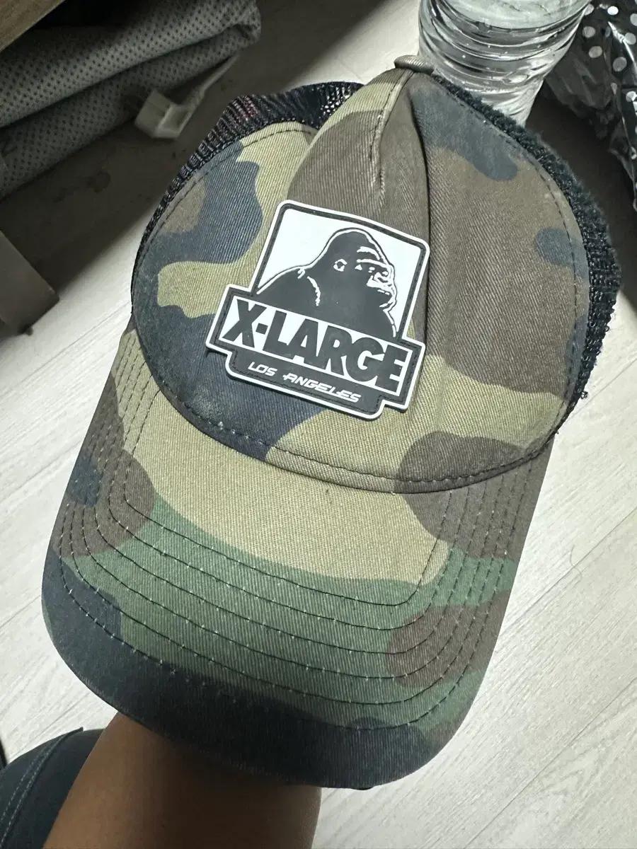 XLARGE x New Era 워킹에이프 카모 메쉬 트러커 스냅백 캡