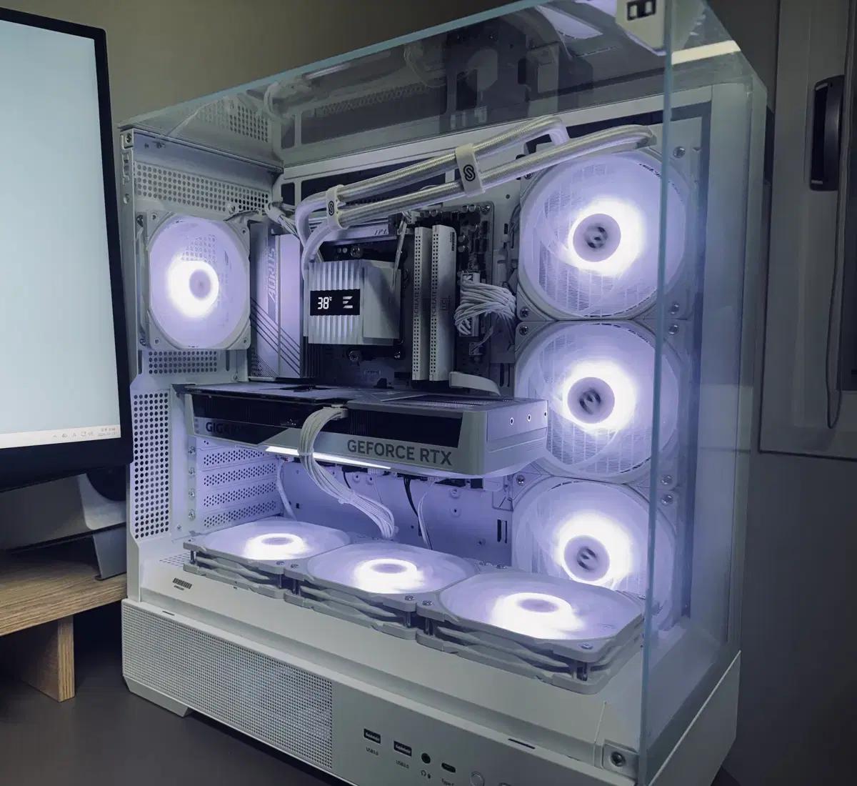 7800x3d, 5070ti 화이트 게이밍 컴퓨터 본체