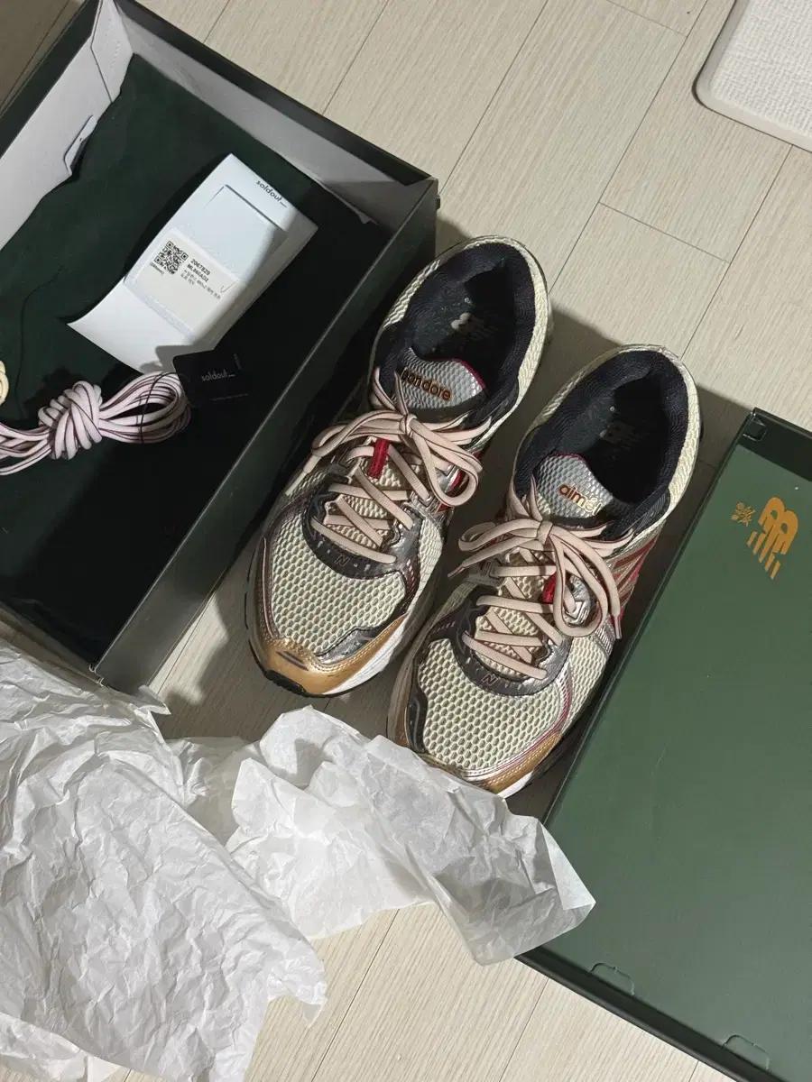 (290)뉴발란스 x 에메 레온 도르 860v2 레드