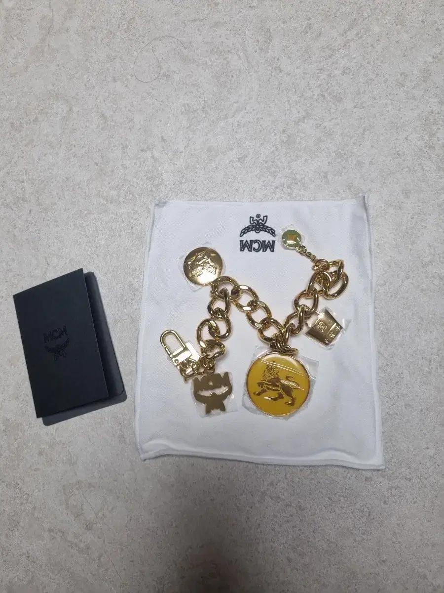 MCM 금색 체인 가방고리 팔아요!