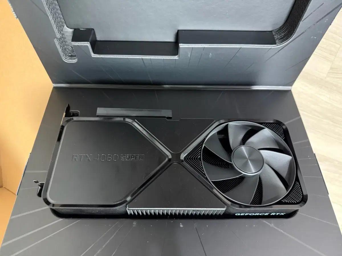 RTX 4080 Super 파운더스 에디션