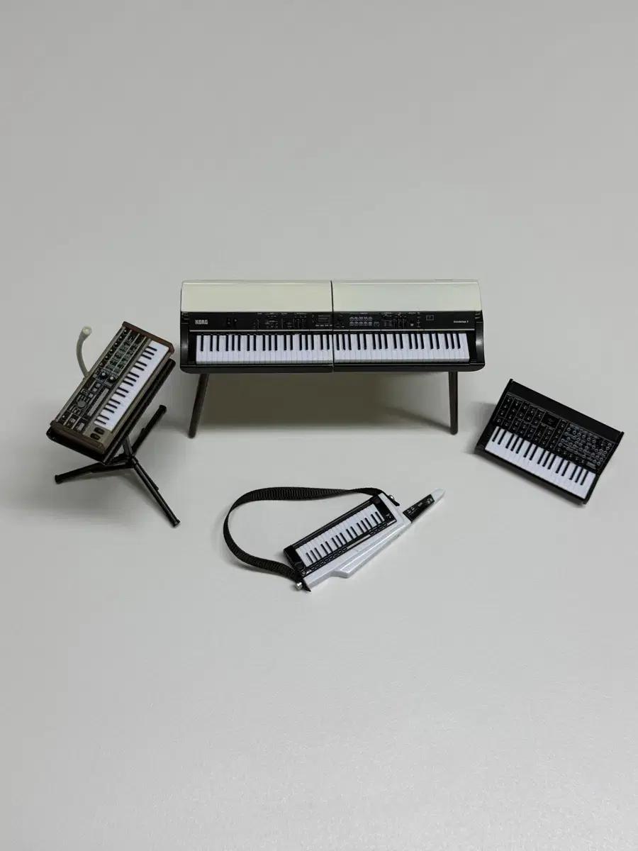 KORG 미니어처 가챠 세트 데이식스 원필