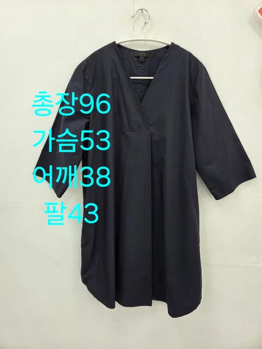 36 COS 코스 블랙 브이넥 원피스