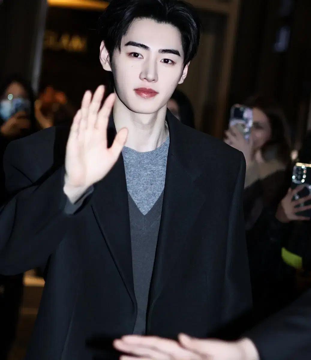렉토 25FW 콘트라스트 레이어드 브이넥 니트 탑 그레이