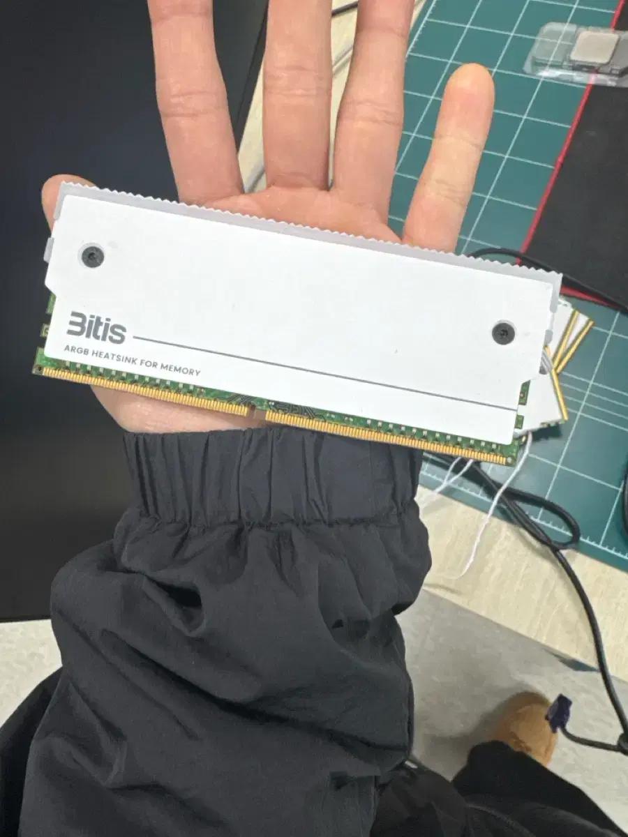Samsung DDR4-3200 16GB 4개 (64GB) 팝니다.