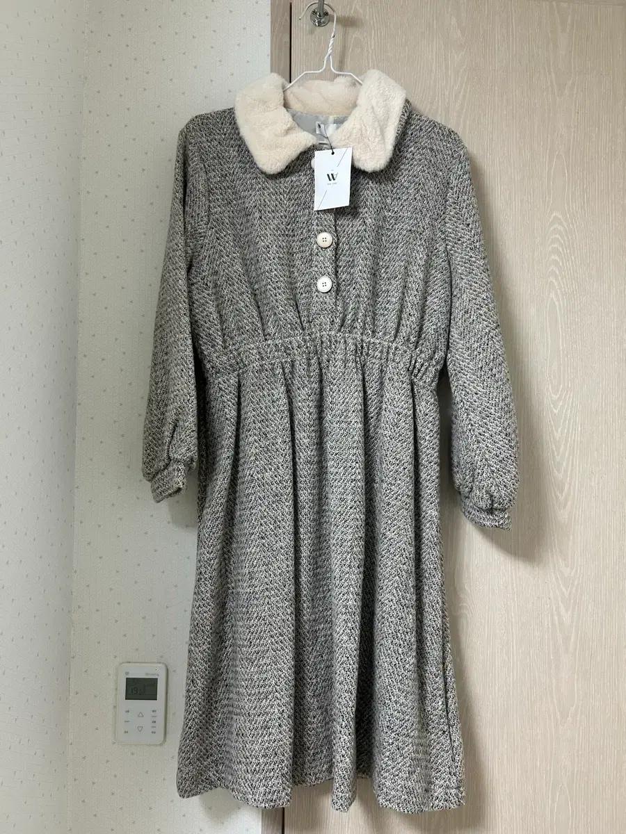 [새상품] 보세 기모 에코퍼 카라 원피스