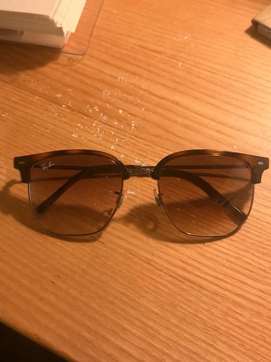 레이벤 NEW CLUBMASTER RB4416(F) 710/51