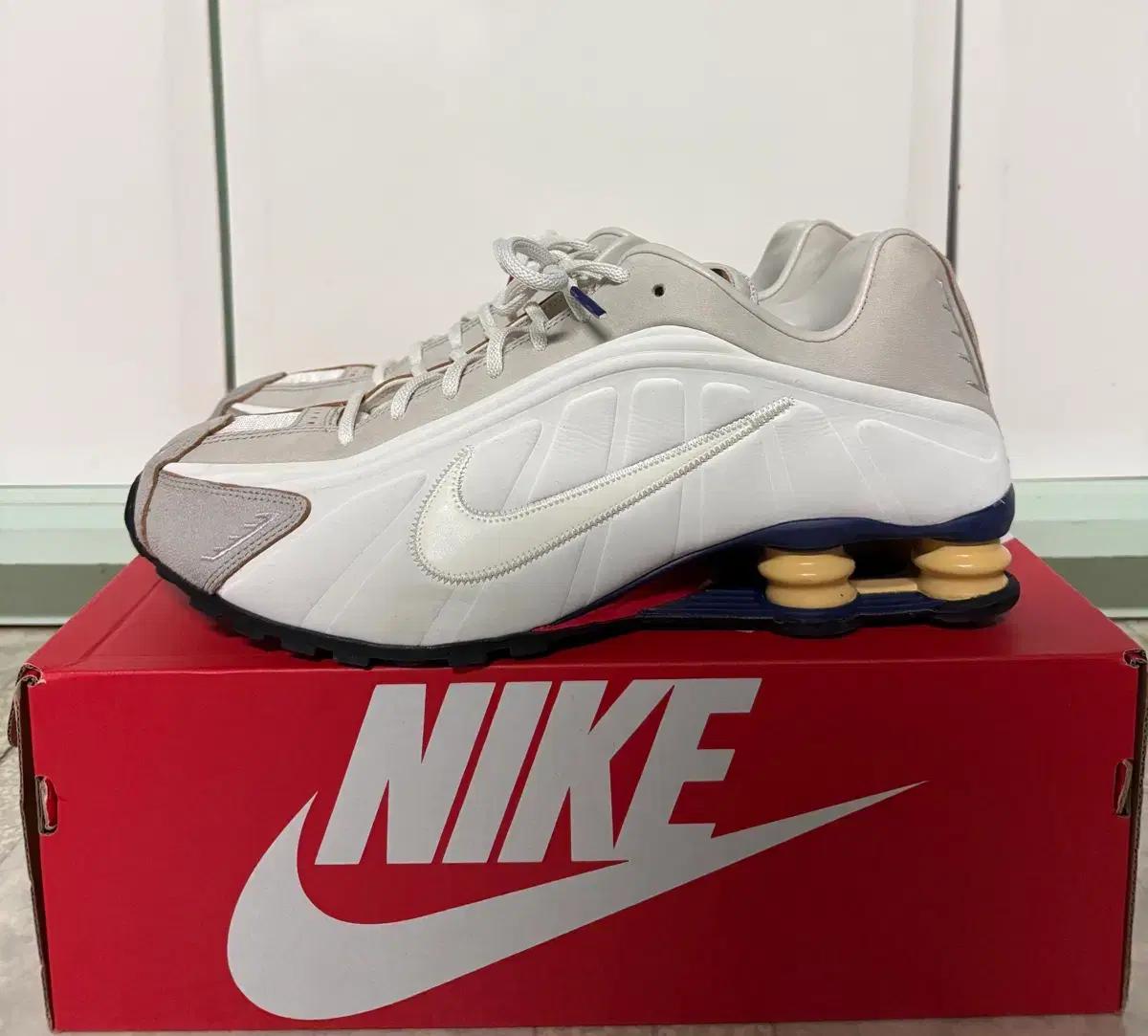 Nike Shox R4 PRM Light Iron Ore and Phan