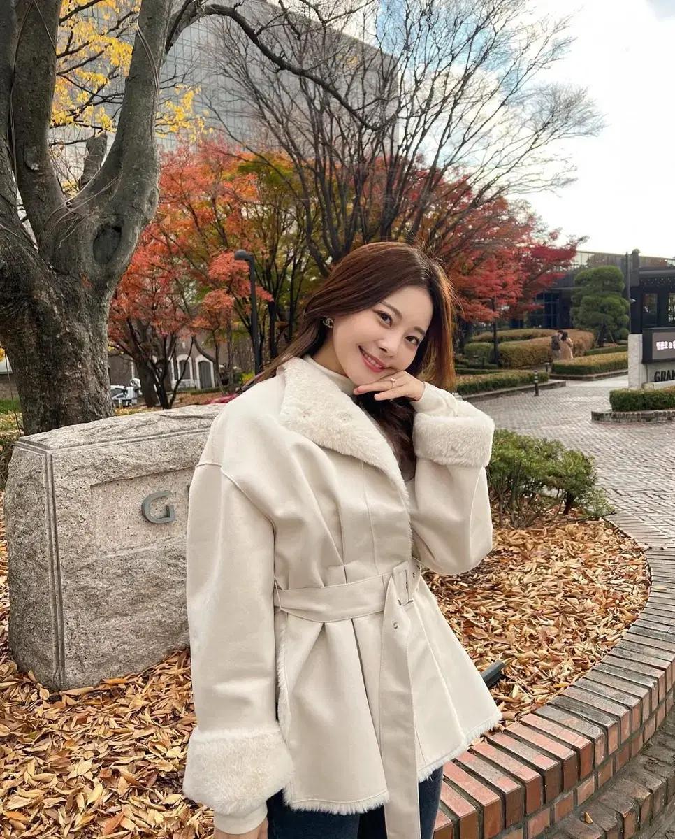 로아르 아옳이 베이지 무스탕