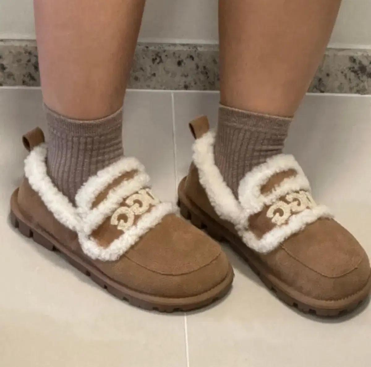 UGG 시어링 로퍼