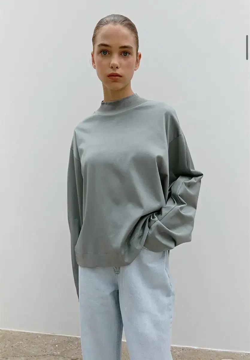 모한 TWF HALF NECK TOP 티셔츠