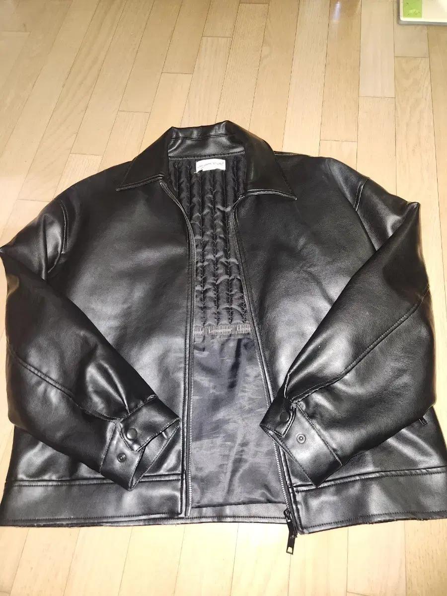 AESHME STORE 블랙 레더 자켓 L사이즈입니다