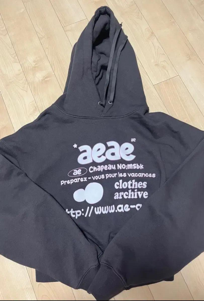 에이이에이이 후드티 차콜 Doodle Web Logo Crop Hoodi