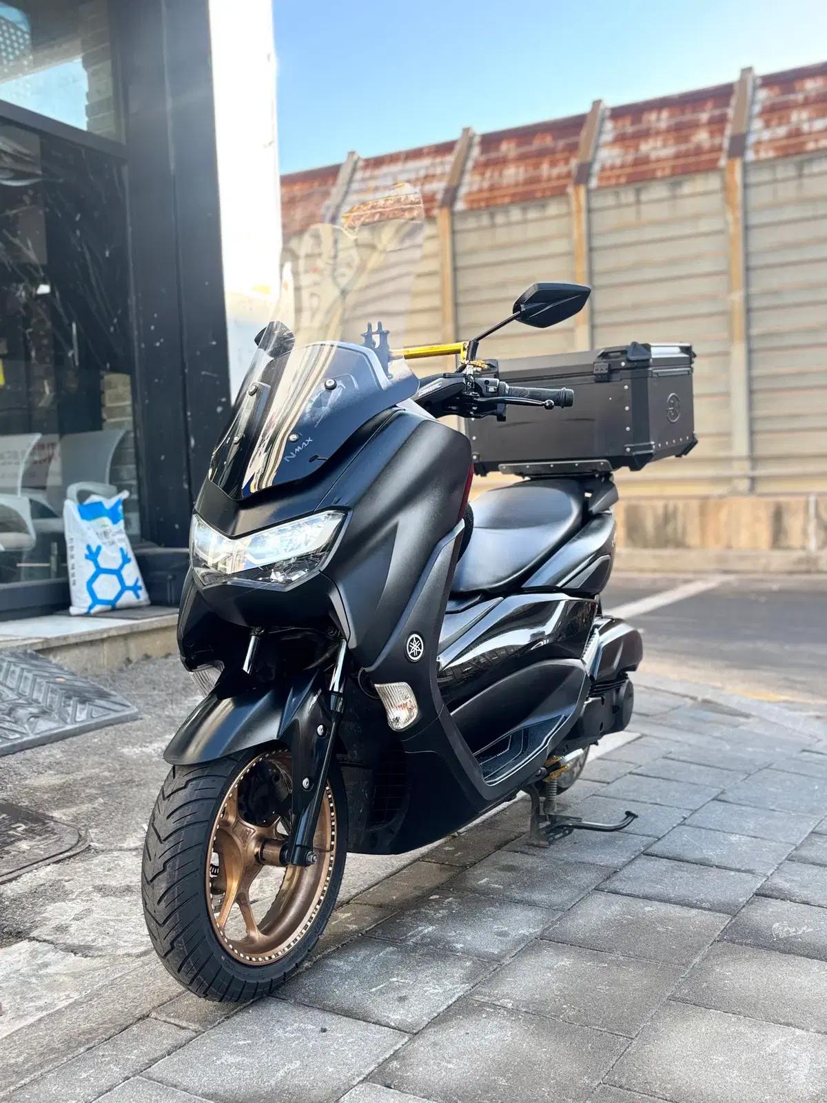 23년식 야마하 Nmax125 (abs모델)  판매합니다. (우퍼 장착)