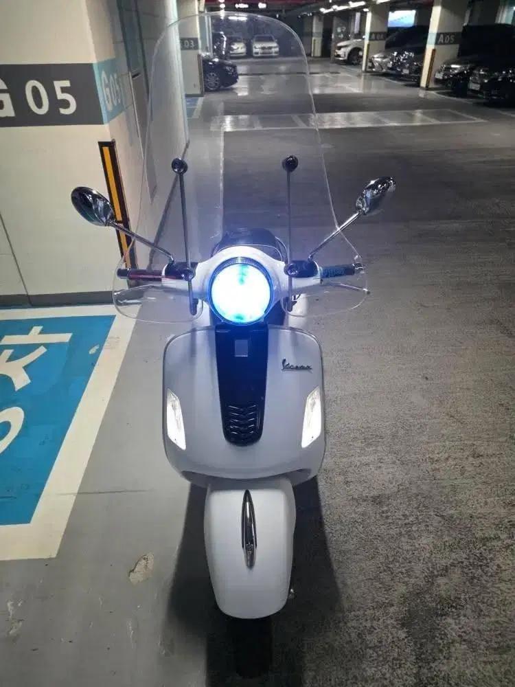 부산 베스파 gts300 슈퍼 흰,검  포인트 투톤 판매합니다