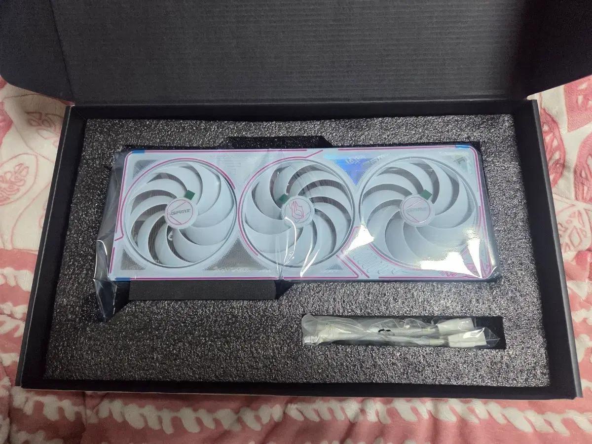 컬러풀 RTX5080 울트라 화이트 팝니다
