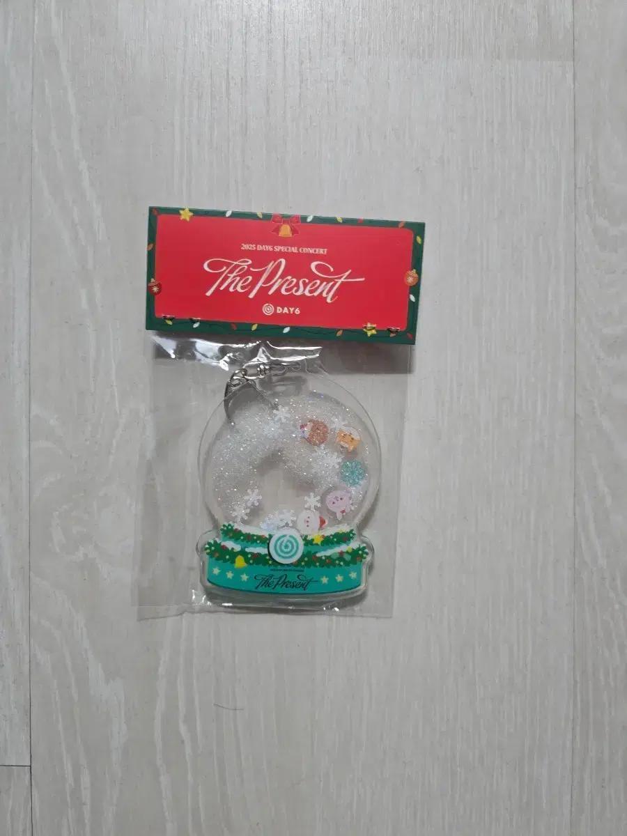 DAY6 The Present 클콘 마데존 쉐이커 키링