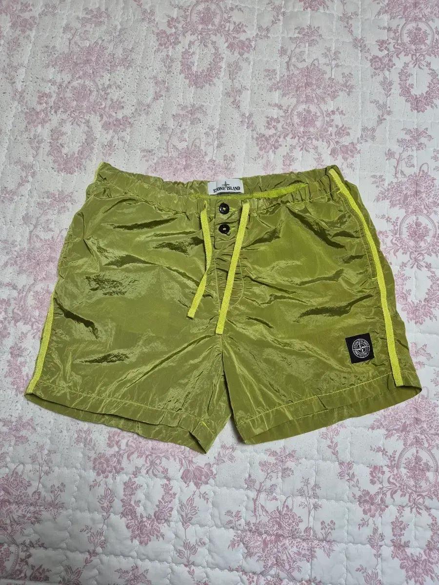 새상품급-M-30 스톤아일랜드 메탈나일론 반바지