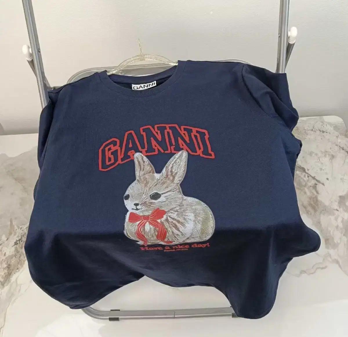 가니 ganni 토끼 프린팅 반팔티 [새상품]