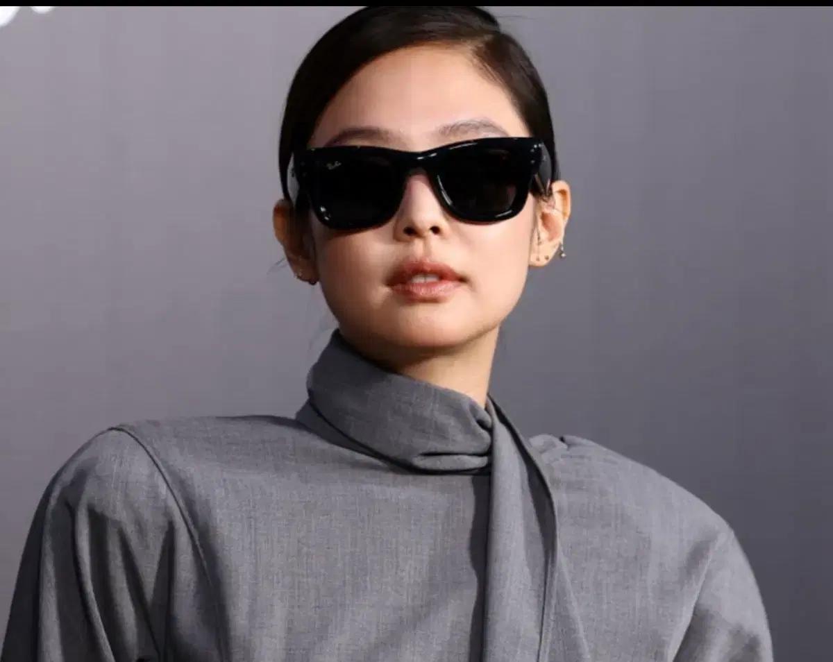 제니 착용rayban x asap rocky 웨이페어러 푸퍼 47
