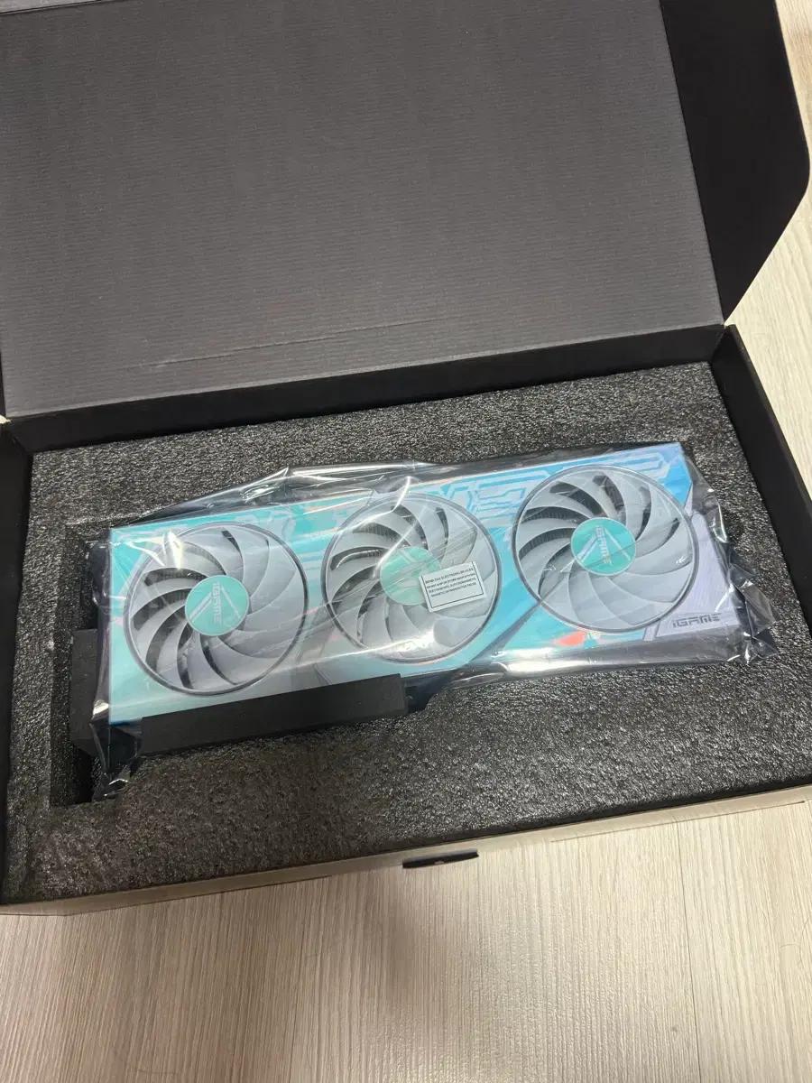 컬러풀 iGAME 지포스 RTX 4060 8GB