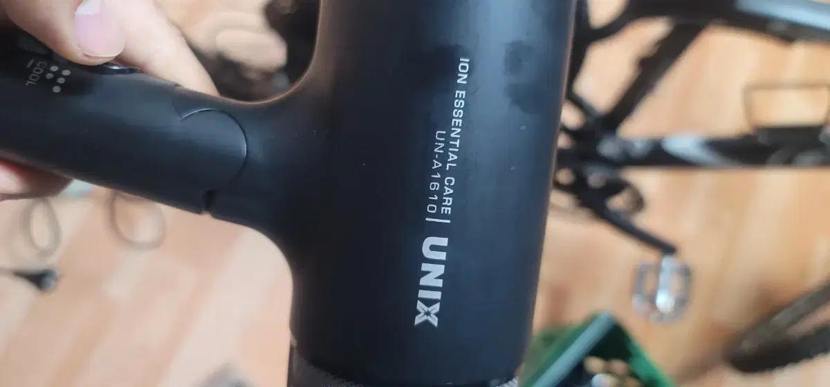 유닉스 ION Essential Care 드라이기 UN-A1610 블랙입
