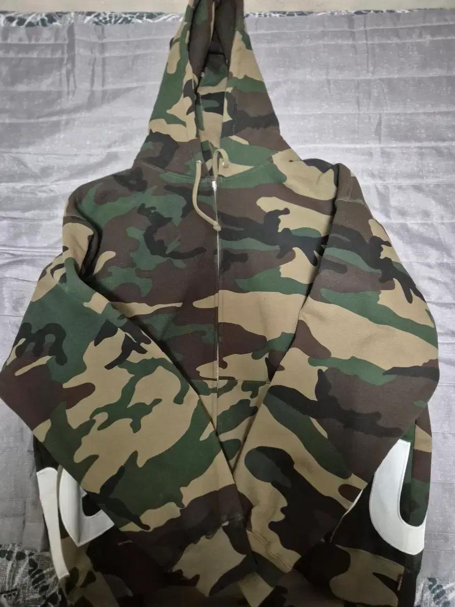 (새상품) 슈프림 25ss 빅로고 카모 후드집업 xl